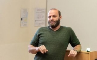 Enjoyed your stay? Here’s the surprising reason you shouldn’t review hotels on a rainy day | Dr. Yaniv Dover's research 
